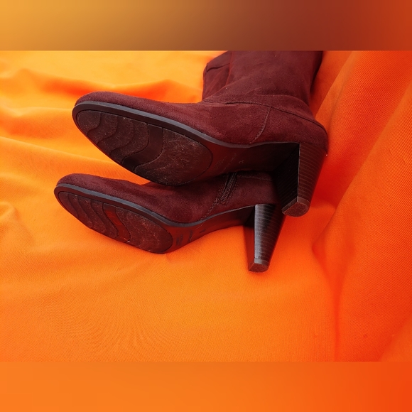 ✨ Luxurious, Low Heel✨Predictions Brown Faux Suede Stacked Heel Boots 8M - Picture 4 of 4